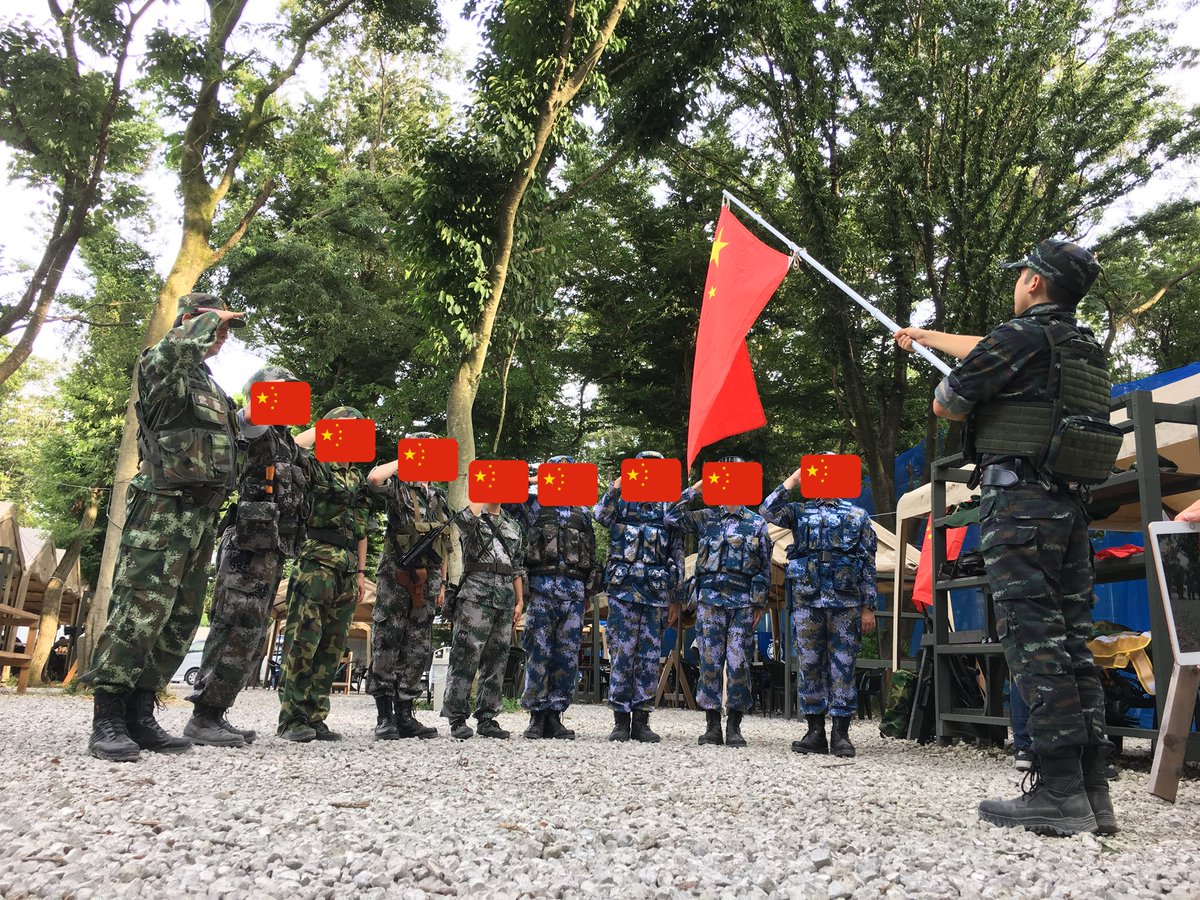 中国人「日本人が人民解放軍の軍服コスプレで記念撮影！精神的中国人か？」