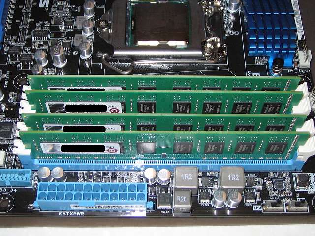 ASUS P8Z68-V PRO/GEN3 DDR3 メモリースロット Transcend JetRam PC3-12800(DDR3-1600) 16GB KIT(8GB×2) 永久保証 JM1600KLH-16GK 4枚装着完了