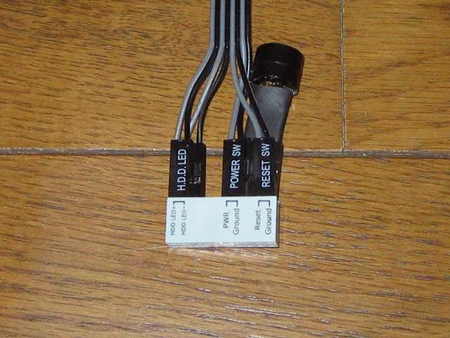ASUS P8Z68-V PRO/GEN3 付属 Q コネクターに Antec Three Hundred Two AB フロント I/O ポートケーブル（電源スイッチ、リセットスイッチ、HDD LED）を接続（ピープスピーカーのみ別売り）