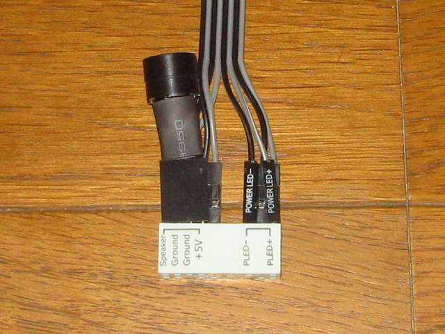 ASUS P8Z68-V PRO/GEN3 付属 Q コネクターに Antec Three Hundred Two AB フロント I/O ポートケーブル（電源スイッチ、リセットスイッチ、HDD LED）を接続（ピープスピーカーのみ別売り）