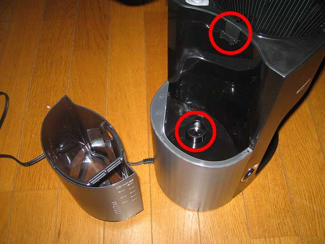 TIGER コーヒーメーカー 真空ステンレスサーバータイプ カフェブラック 8杯用 ACW-S080-KQ コーヒーメーカー本体の水タンク取り付け口