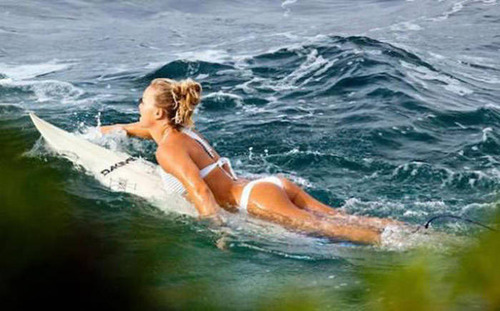 可愛くて魅力的なサーフィンしている女の子の画像の数々！！の画像（28枚目）