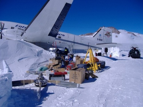 【画像】南極で墜落した飛行機をその場で修理して飛んでいくまでの様子！！の画像（9枚目）