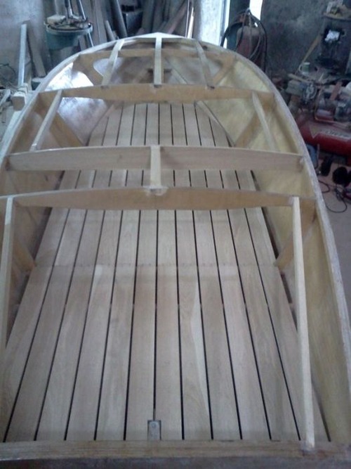 木製のボートの画像（10枚目）