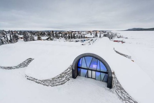 氷でできた極寒のホテルの画像（1枚目）