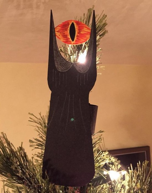 カオスなクリスマスツリーの上の飾りの画像（8枚目）