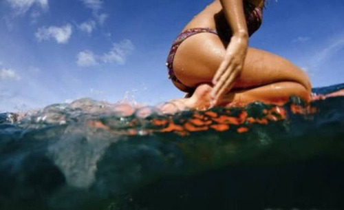 可愛くて魅力的なサーフィンしている女の子の画像の数々！！の画像（21枚目）