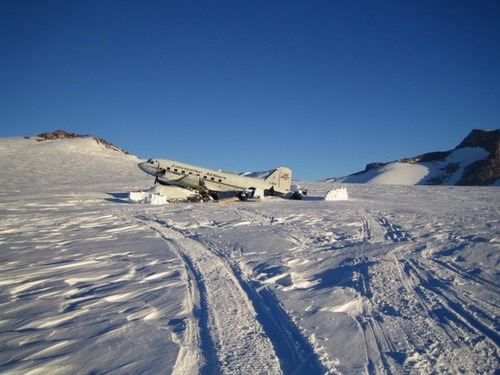 【画像】南極で墜落した飛行機をその場で修理して飛んでいくまでの様子！！の画像（36枚目）