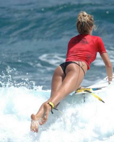 可愛くて魅力的なサーフィンしている女の子の画像の数々！！の画像（24枚目）
