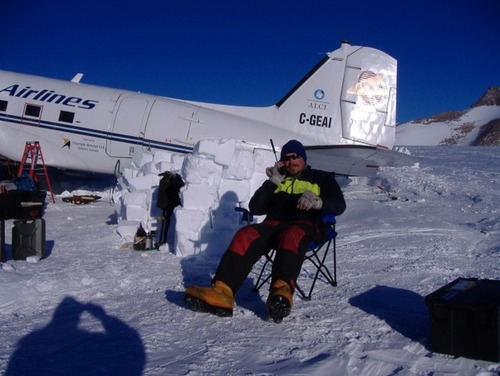 【画像】南極で墜落した飛行機をその場で修理して飛んでいくまでの様子！！の画像（25枚目）