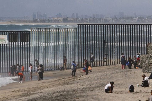 アメリカとメキシコの間の壁の画像（7枚目）