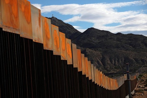 アメリカとメキシコの間の壁の画像（6枚目）