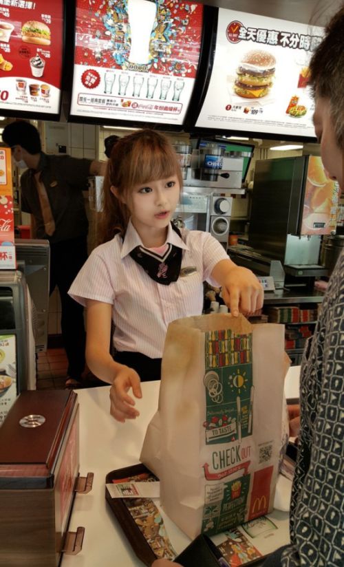 台湾のマクドナルドの女の子が！凄まじく可愛い！！の画像（2枚目）
