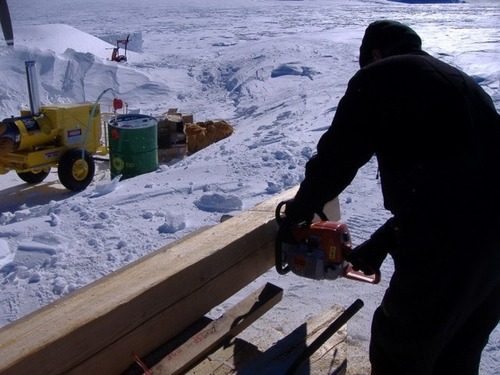 【画像】南極で墜落した飛行機をその場で修理して飛んでいくまでの様子！！の画像（17枚目）