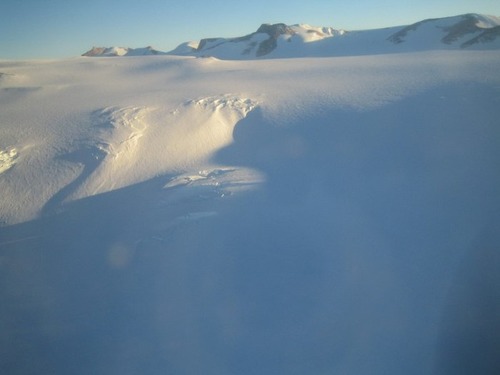 【画像】南極で墜落した飛行機をその場で修理して飛んでいくまでの様子！！の画像（24枚目）
