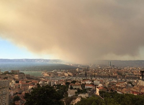 フランスのマルセイユの山火事の画像（19枚目）