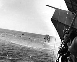 250px-USS_Hammann_sinking_1942-06-06_seen_from_USS_Yorktown.jpg