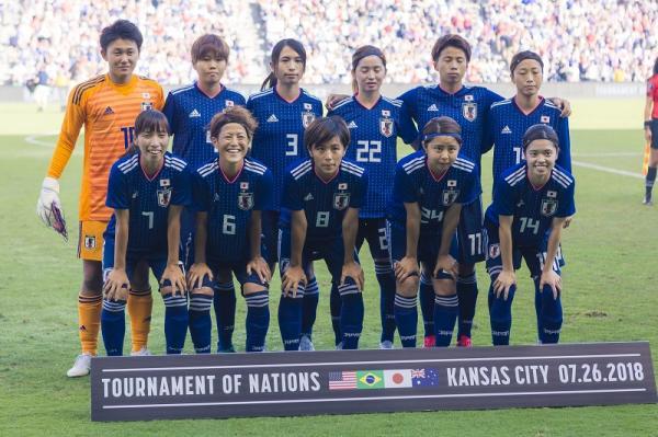 A defeated Japan respectfully bows to the US fans at the 2018 Tour of Nations