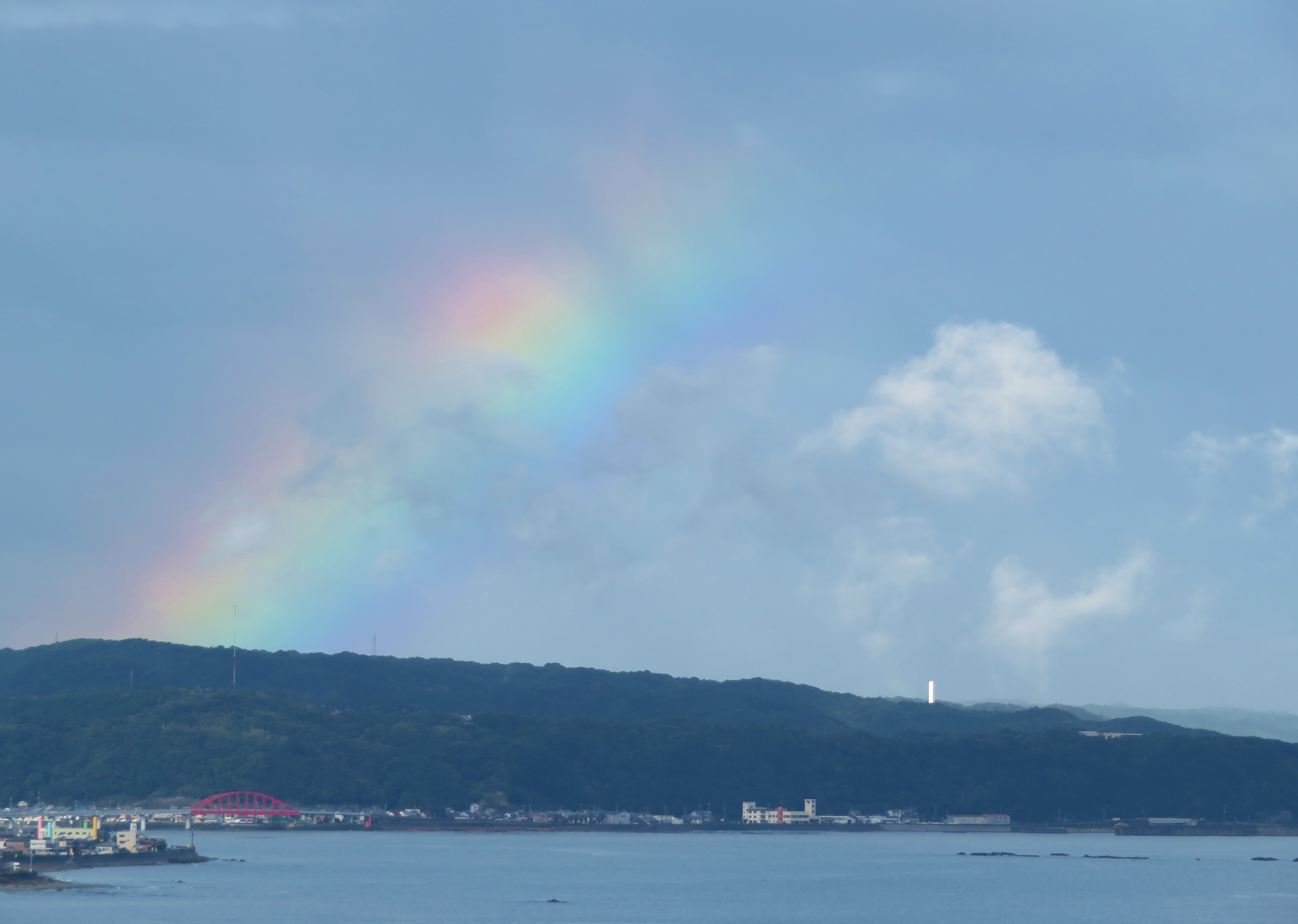 虹」と「彩雲」と天駆ける龍の伝説 - 神秘と感動の絶景を探し歩いて 