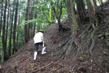 ⑲絶望的な切岸を登る＠熊川城跡