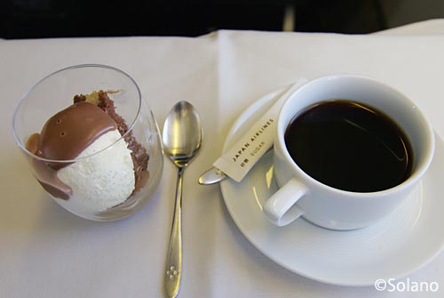 JALビジネスクラス機内食、デザートとコーヒー