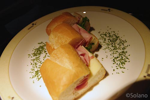 JALビジネスクラス機内食、サンドイッチ
