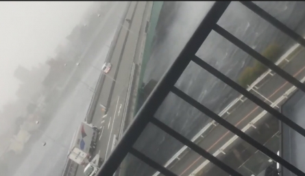 【動画】台風で色々ヤバイ！！　観覧車回りまくり、天井が飛んだり、ピザ配達が飛ばされたり、京都駅の天井ガラスが崩落したり、破片が撮影者に飛んできたり、ポストが大合唱したり！