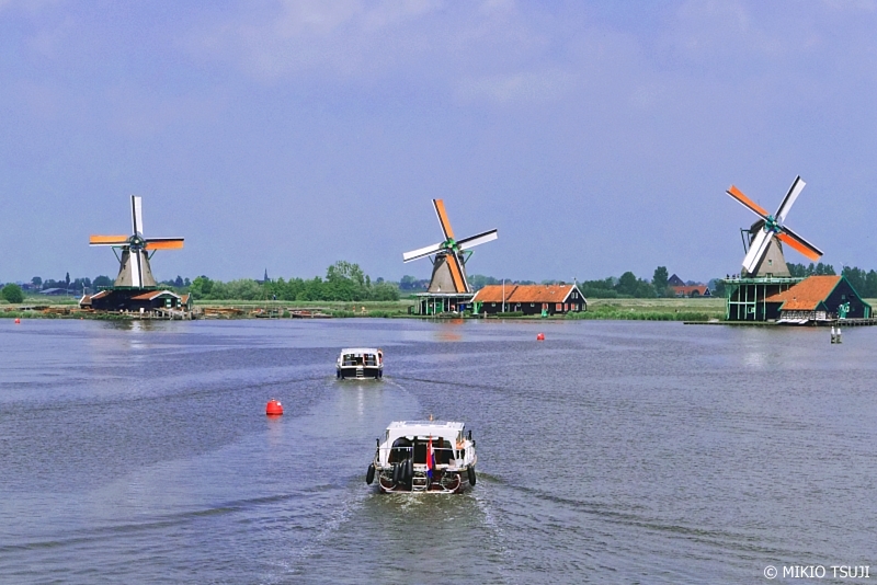 絶景探しの旅 - 0677 ザーン川に立つザーンセスカンスの風車 （オランダ 北ホランドト州 ザーンダム）