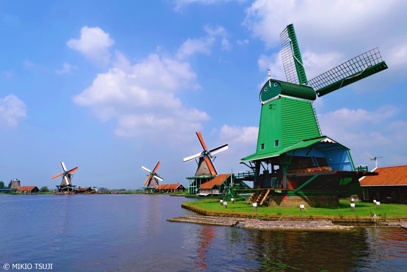 絶景探しの旅 - 0680 カラフルなザーンセスカンスの風車群の風景 （オランダ 北ホラント州 ザーンダム）